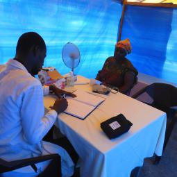 Séance de consultation à Adiaké